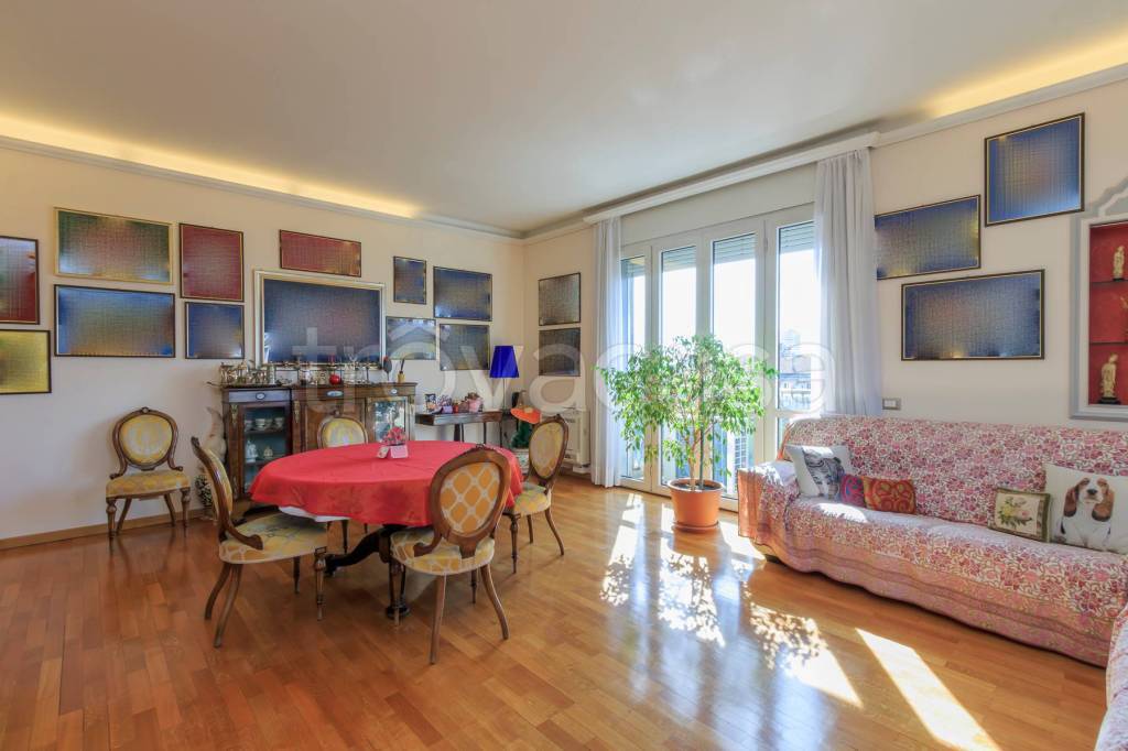 appartamento in vendita a Milano in zona Sempione