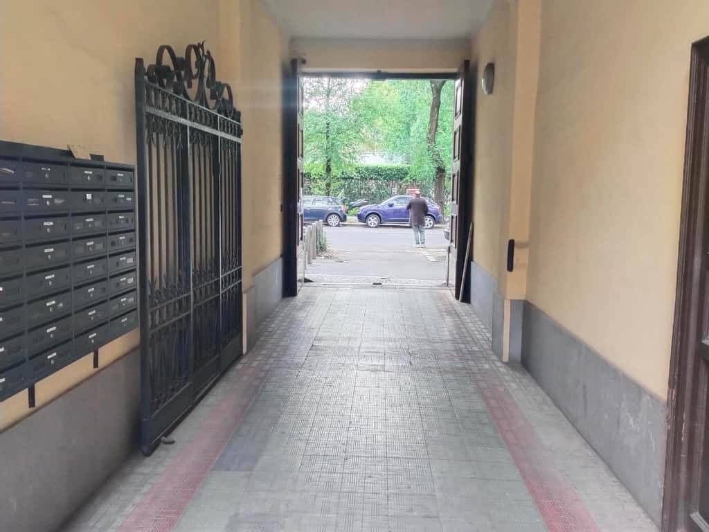 locale commerciale in vendita a Milano in zona Solari