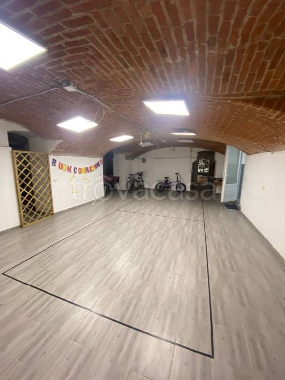 locale commerciale in vendita a Milano in zona Niguarda