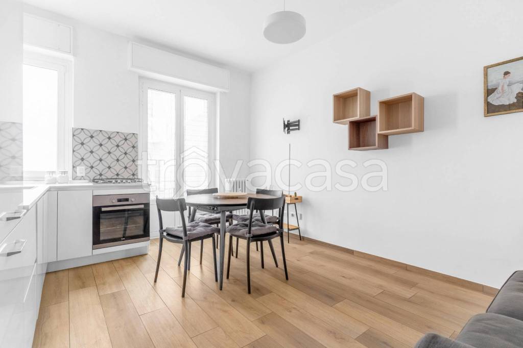 appartamento in vendita a Milano in zona Feltre