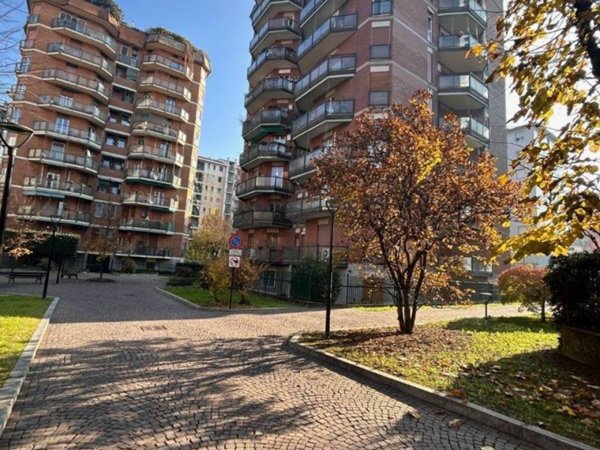 appartamento in vendita a Milano in zona Lorenteggio