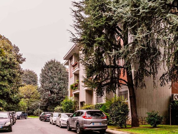 locale commerciale in vendita a Milano in zona Maggiolina