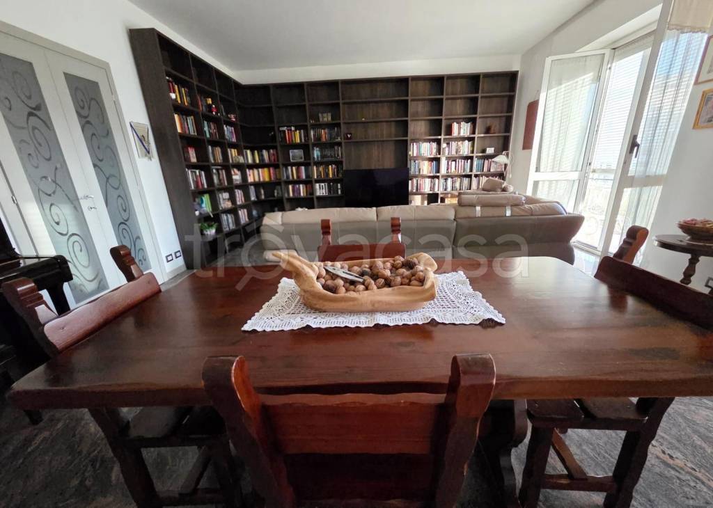 appartamento in vendita a Milano in zona Famagosta