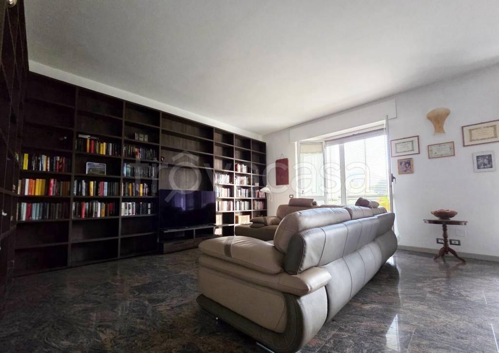 appartamento in vendita a Milano in zona Famagosta