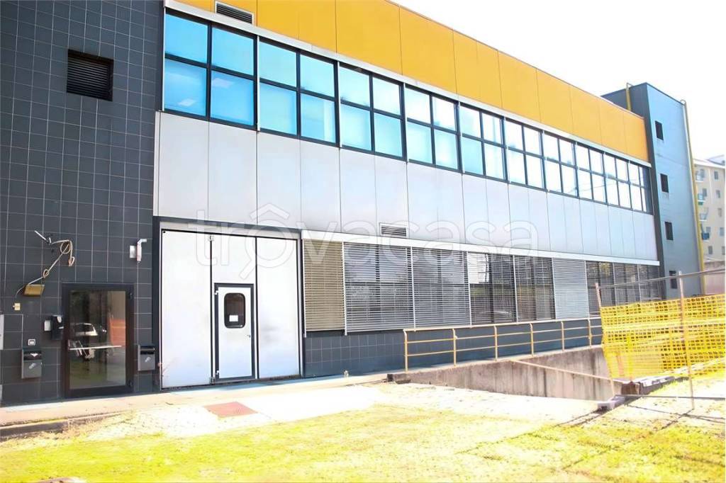 negozio in vendita a Milano in zona Vigentino