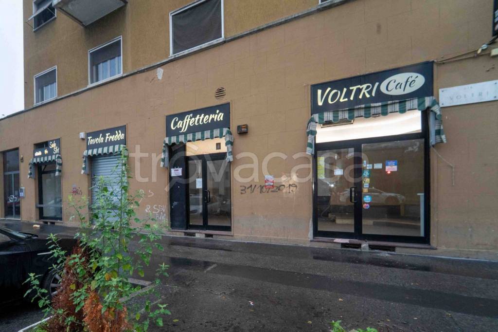 negozio in vendita a Milano in zona Famagosta