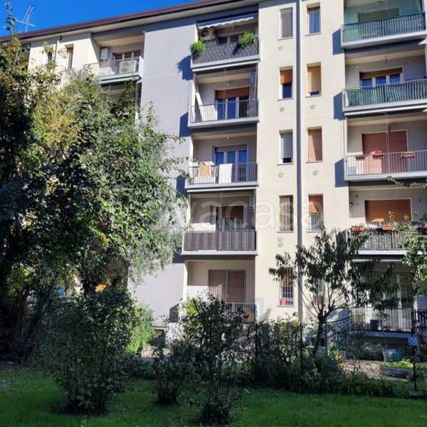 appartamento in vendita a Milano in zona Corvetto