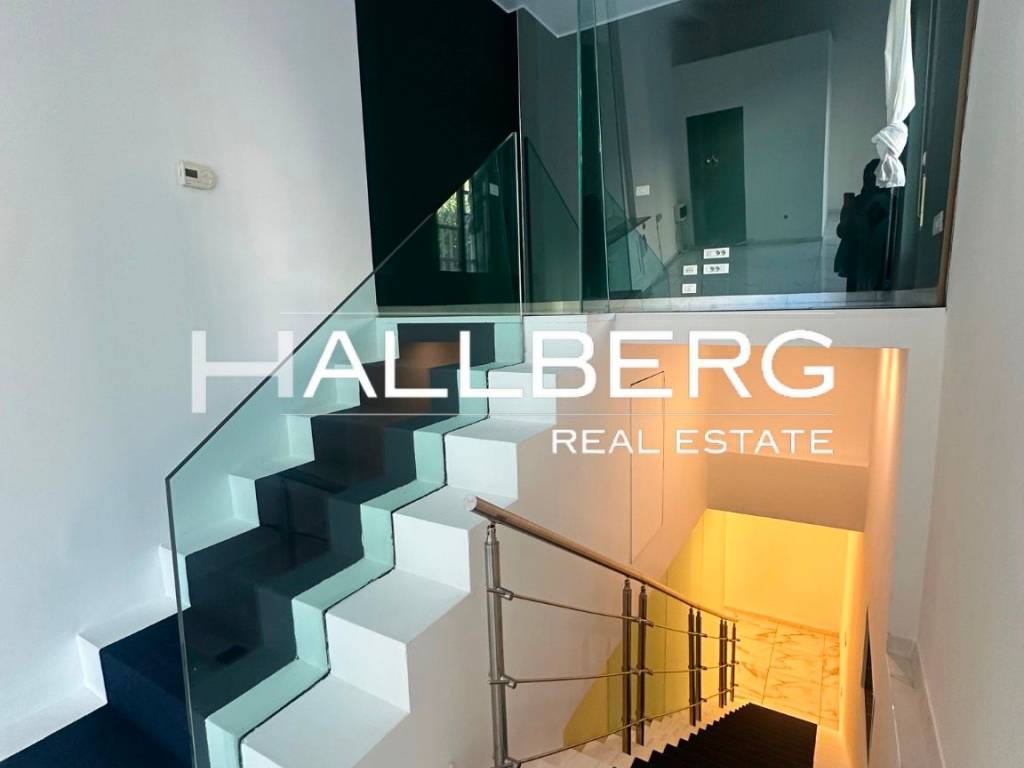 ufficio in vendita a Milano in zona Sant'Ambrogio