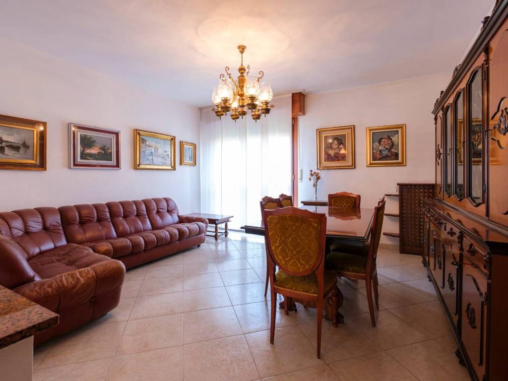 appartamento in vendita a Milano in zona Ronchetto sul Naviglio