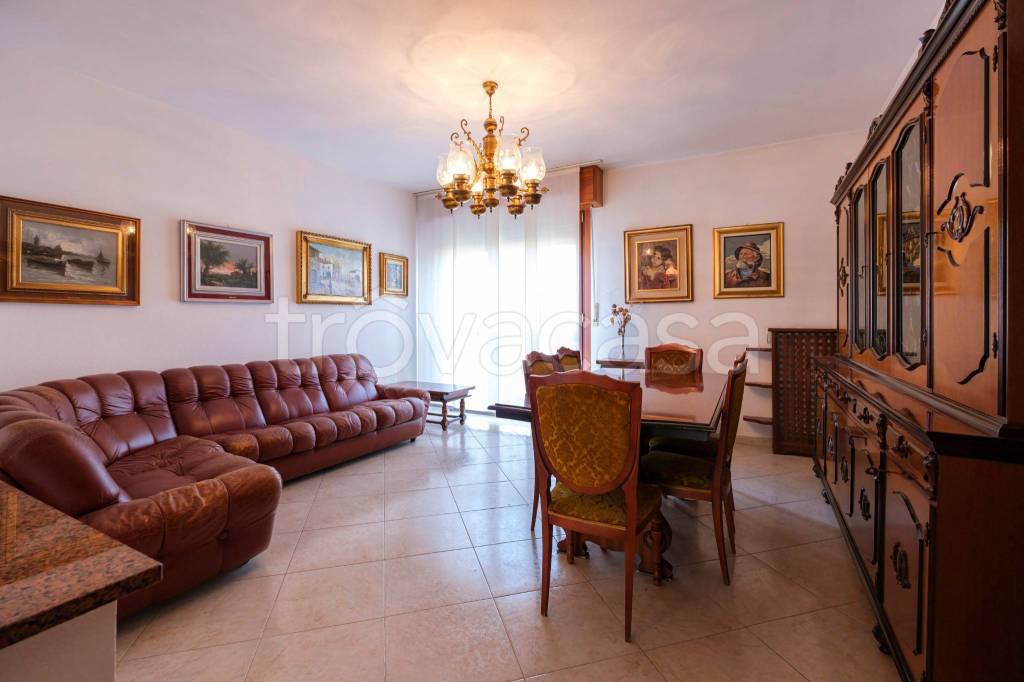 appartamento in vendita a Milano in zona Ronchetto sul Naviglio