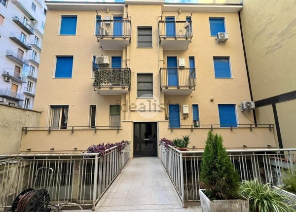 appartamento in vendita a Milano in zona Lorenteggio