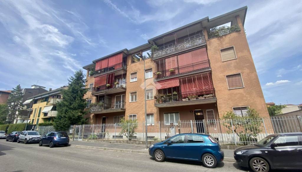 appartamento in vendita a Milano in zona Baggio