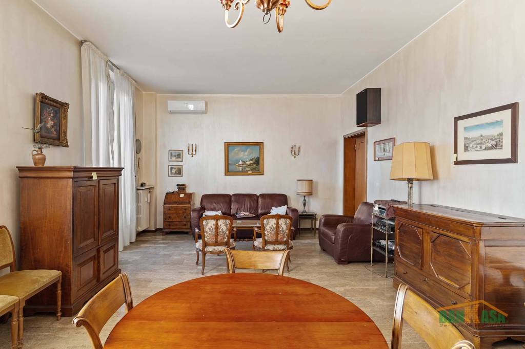 appartamento in vendita a Milano in zona Loreto