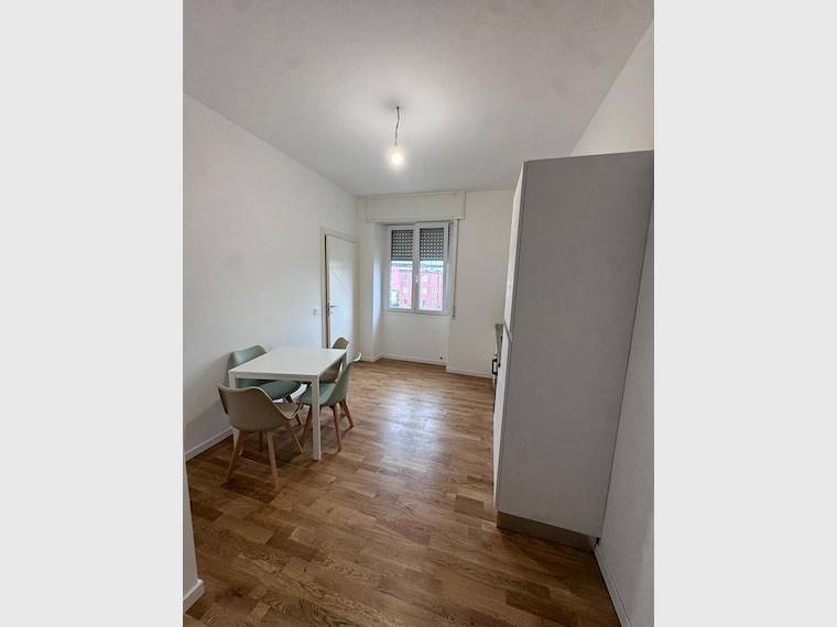 appartamento in vendita a Milano in zona Famagosta