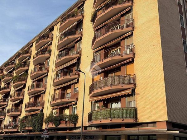 appartamento in vendita a Milano in zona Gallaratese