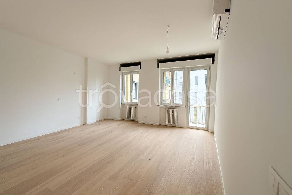 appartamento in vendita a Milano in zona Porta Genova