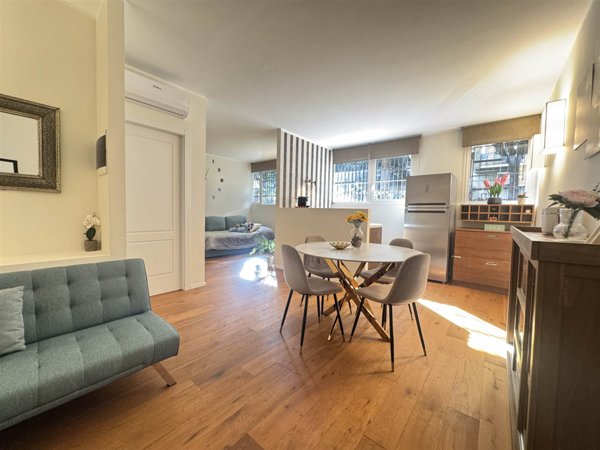 appartamento in vendita a Milano in zona Sempione