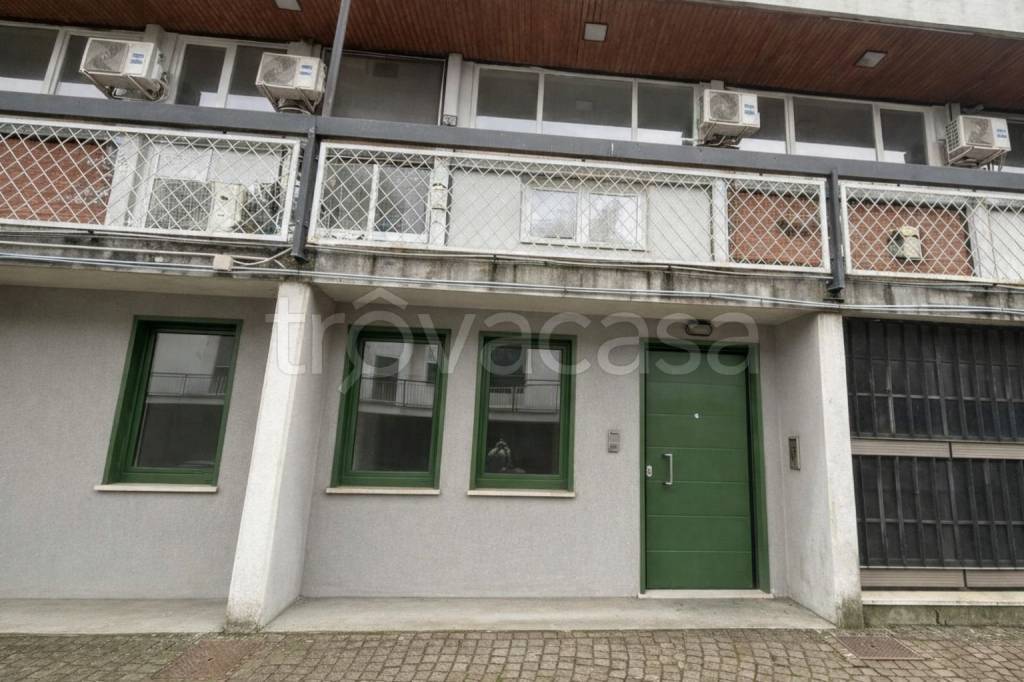 appartamento in vendita a Milano in zona Famagosta