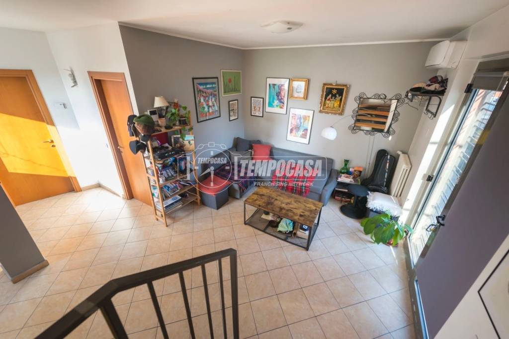 appartamento in vendita a Milano in zona Lorenteggio