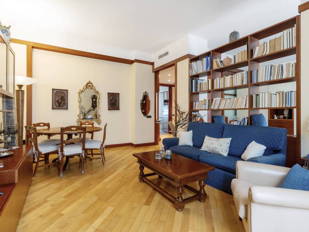 appartamento in vendita a Milano in zona Guastalla