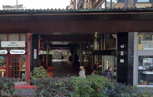 negozio in vendita a Milano in zona Solari