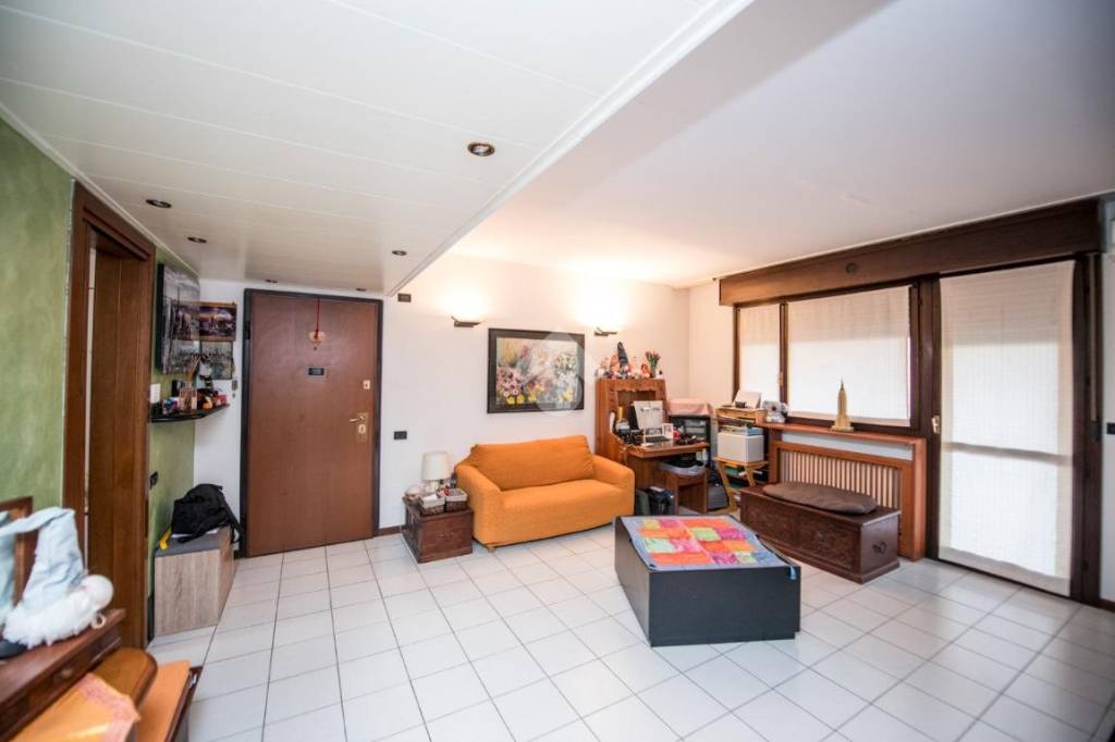 appartamento in vendita a Milano in zona Baggio