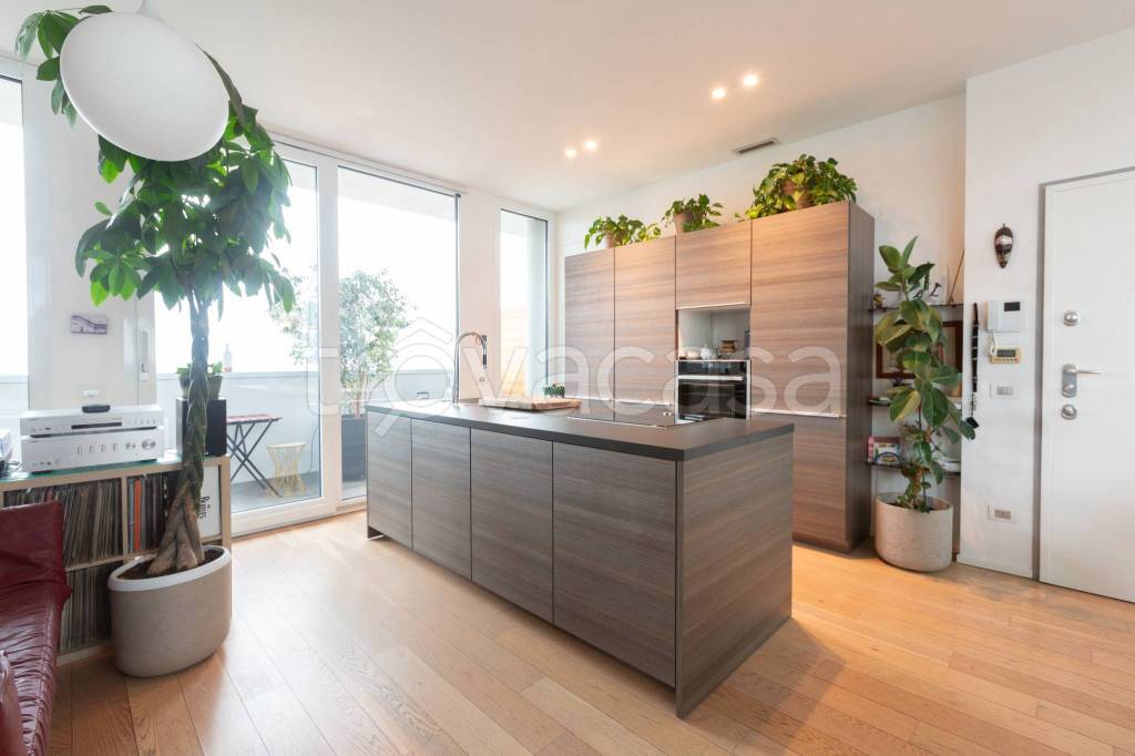 appartamento in vendita a Milano in zona Piazzale Lodi