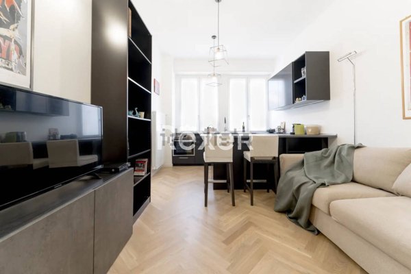 appartamento in vendita a Milano in zona Guastalla