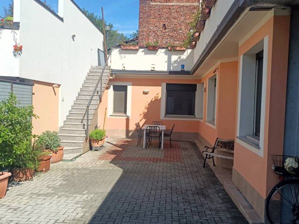 casa indipendente in vendita a Milano in zona Baggio