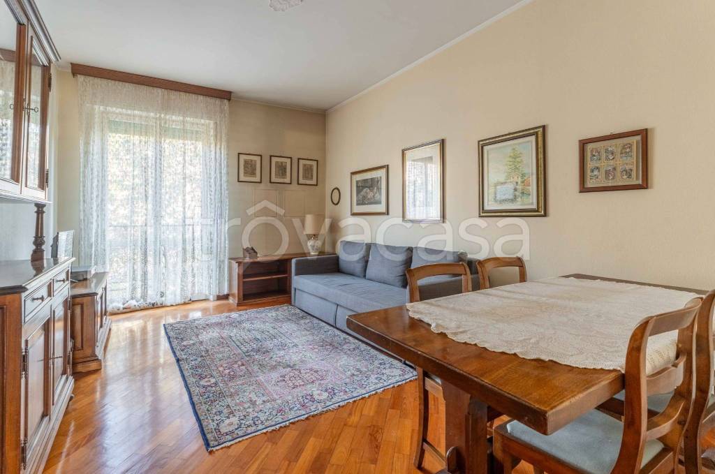 appartamento in vendita a Milano in zona Lorenteggio