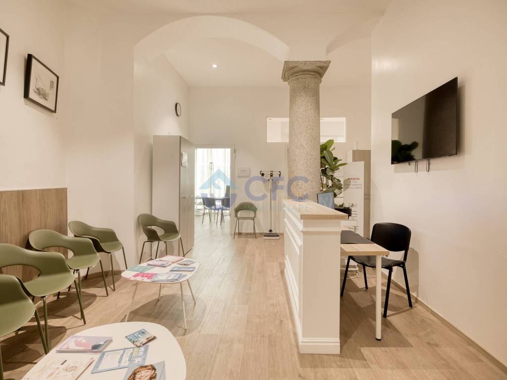 negozio in vendita a Milano in zona Porta Nuova