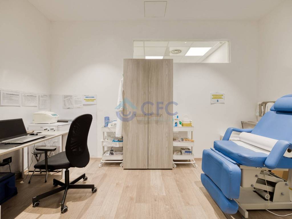 negozio in vendita a Milano in zona Porta Nuova