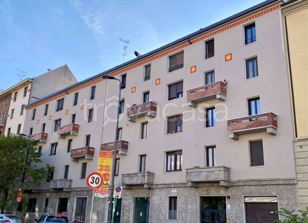 negozio in vendita a Milano in zona Porta Romana