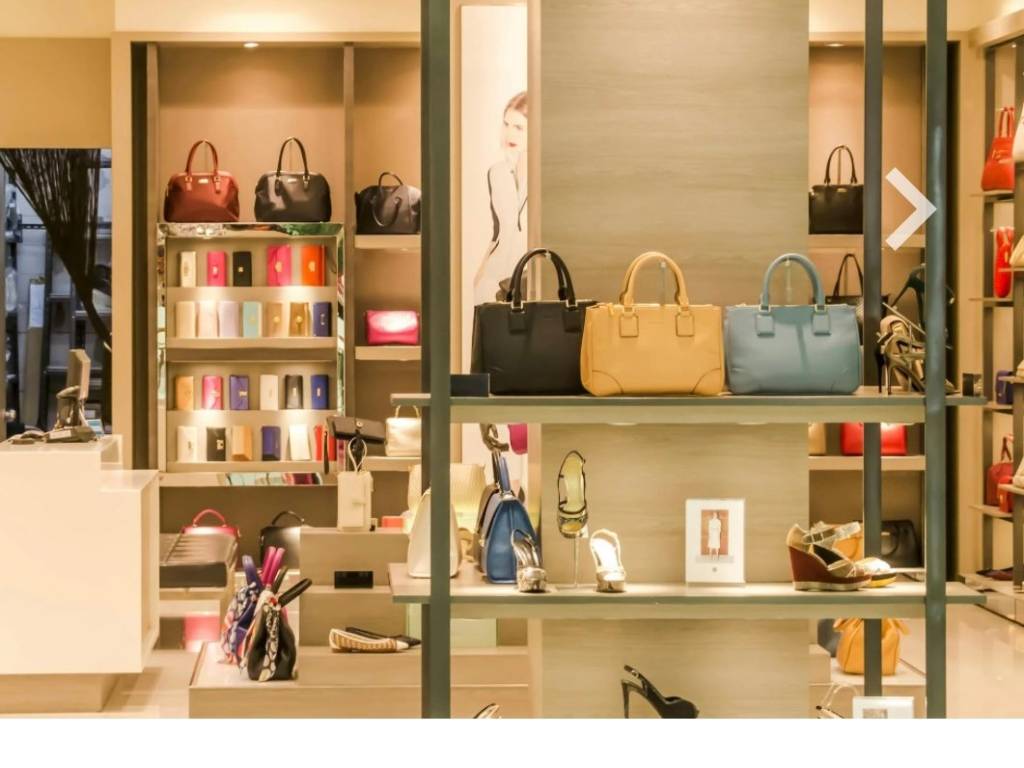 negozio in vendita a Milano in zona Centro Direzionale