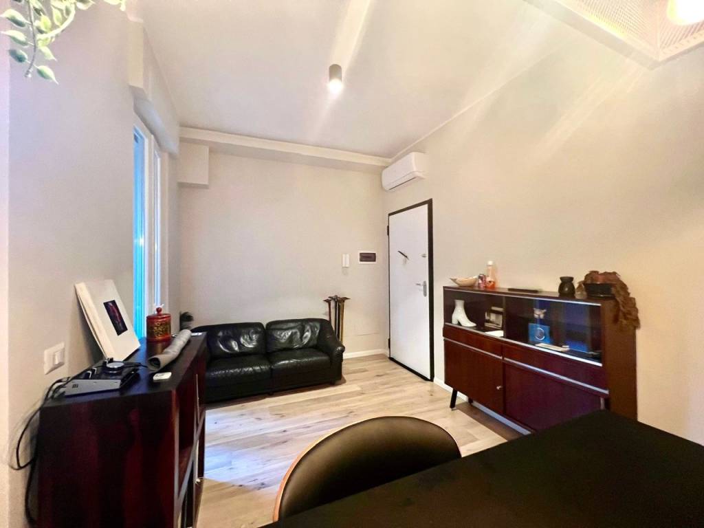 appartamento in vendita a Milano in zona Bocconi