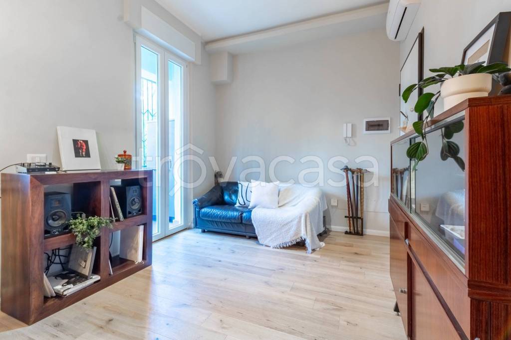 appartamento in vendita a Milano in zona Bocconi