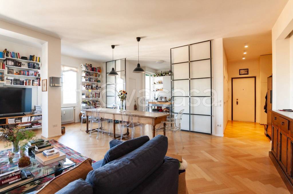 appartamento in vendita a Milano in zona Porta Ticinese