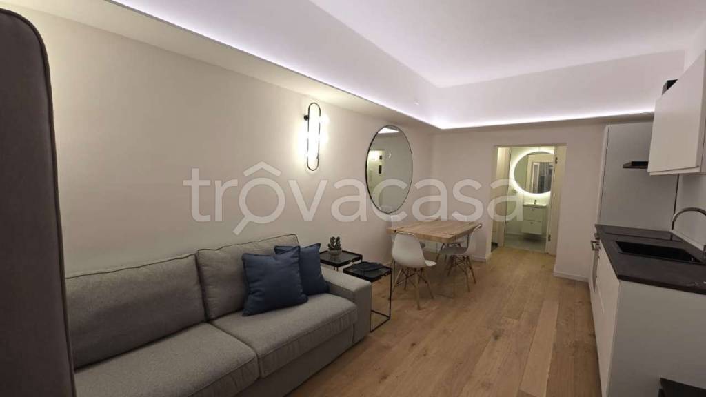 appartamento in vendita a Milano in zona Famagosta