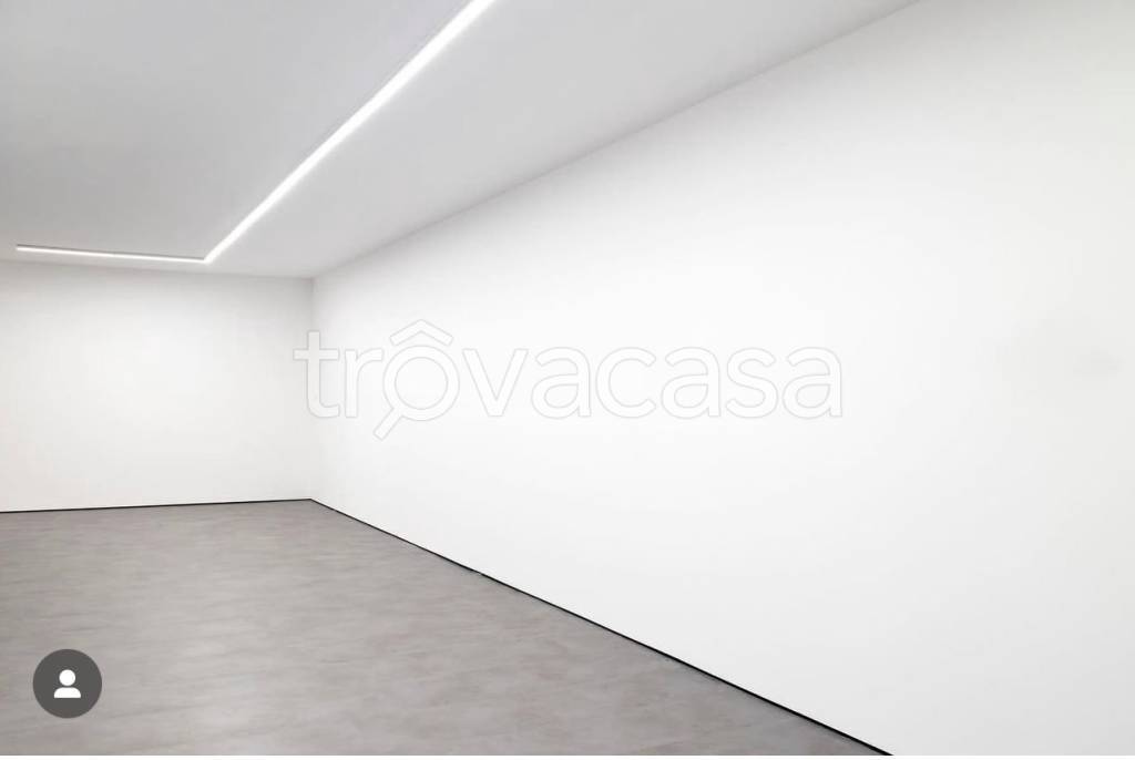 negozio in vendita a Milano in zona Stazione Centrale