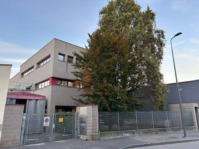 intera palazzina in vendita a Milano in zona Precotto