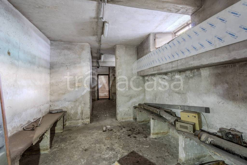 locale commerciale in vendita a Milano in zona Isola