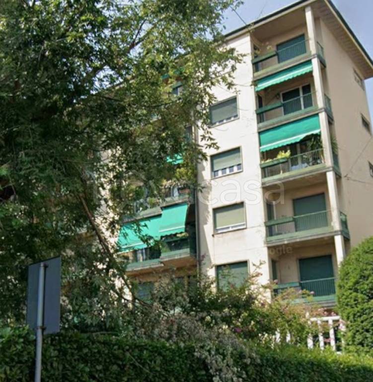 appartamento in vendita a Milano in zona QT8