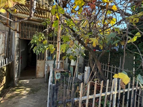 negozio in vendita a Milano in zona Barona