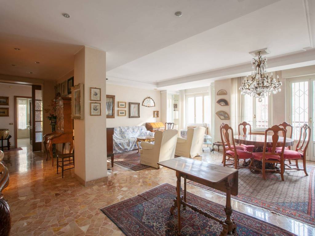 appartamento in vendita a Milano in zona Città Studi