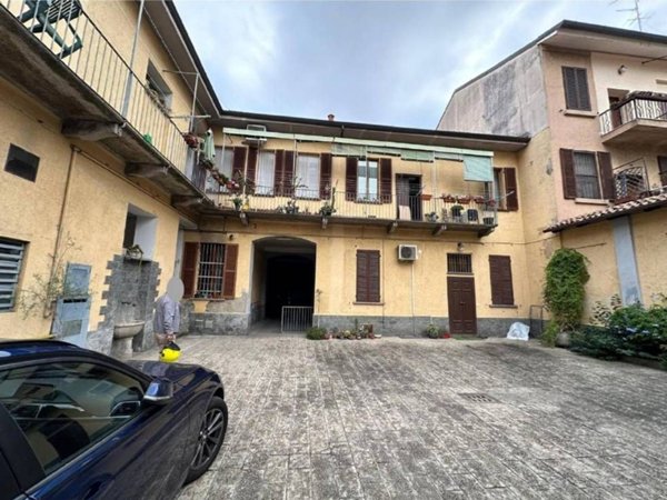 locale commerciale in vendita a Milano in zona Affori