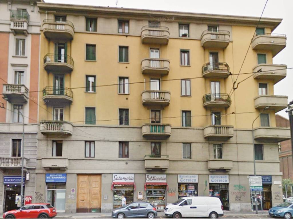 locale commerciale in vendita a Milano in zona Città Studi