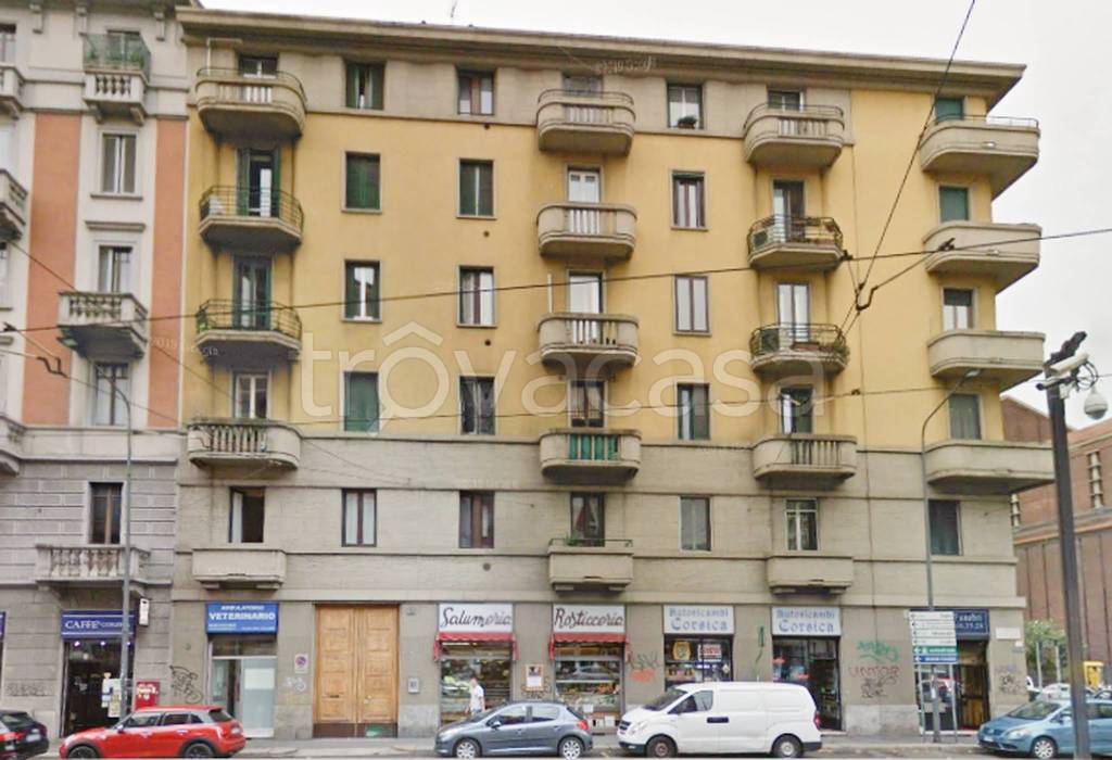 locale commerciale in vendita a Milano in zona Città Studi