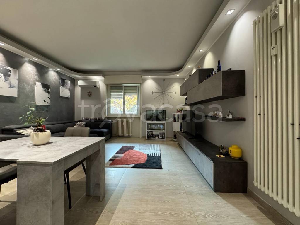 appartamento in vendita a Milano in zona Forlanini