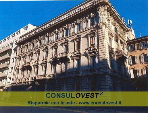 appartamento in vendita a Milano in zona Sant'Ambrogio