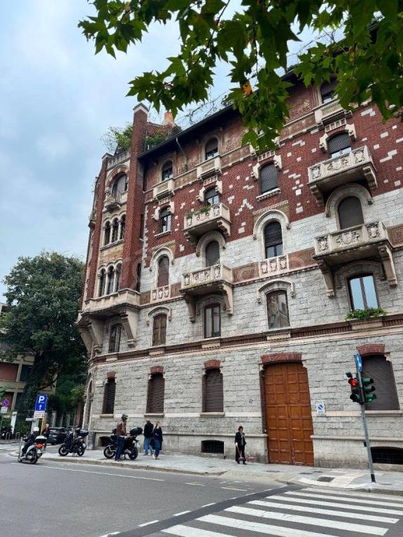 appartamento in vendita a Milano in zona Guastalla